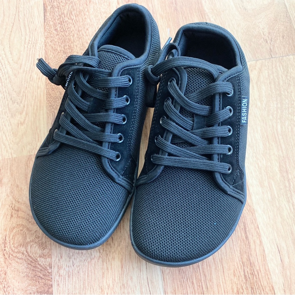 Black Casual Mesh Sneakers size 6 1/2